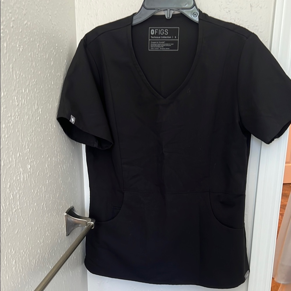 FIGS Black Scrub Top